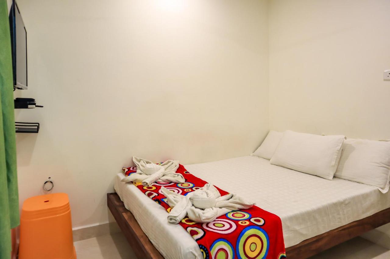 פונדיצ'רי Saara Inn מראה חיצוני תמונה