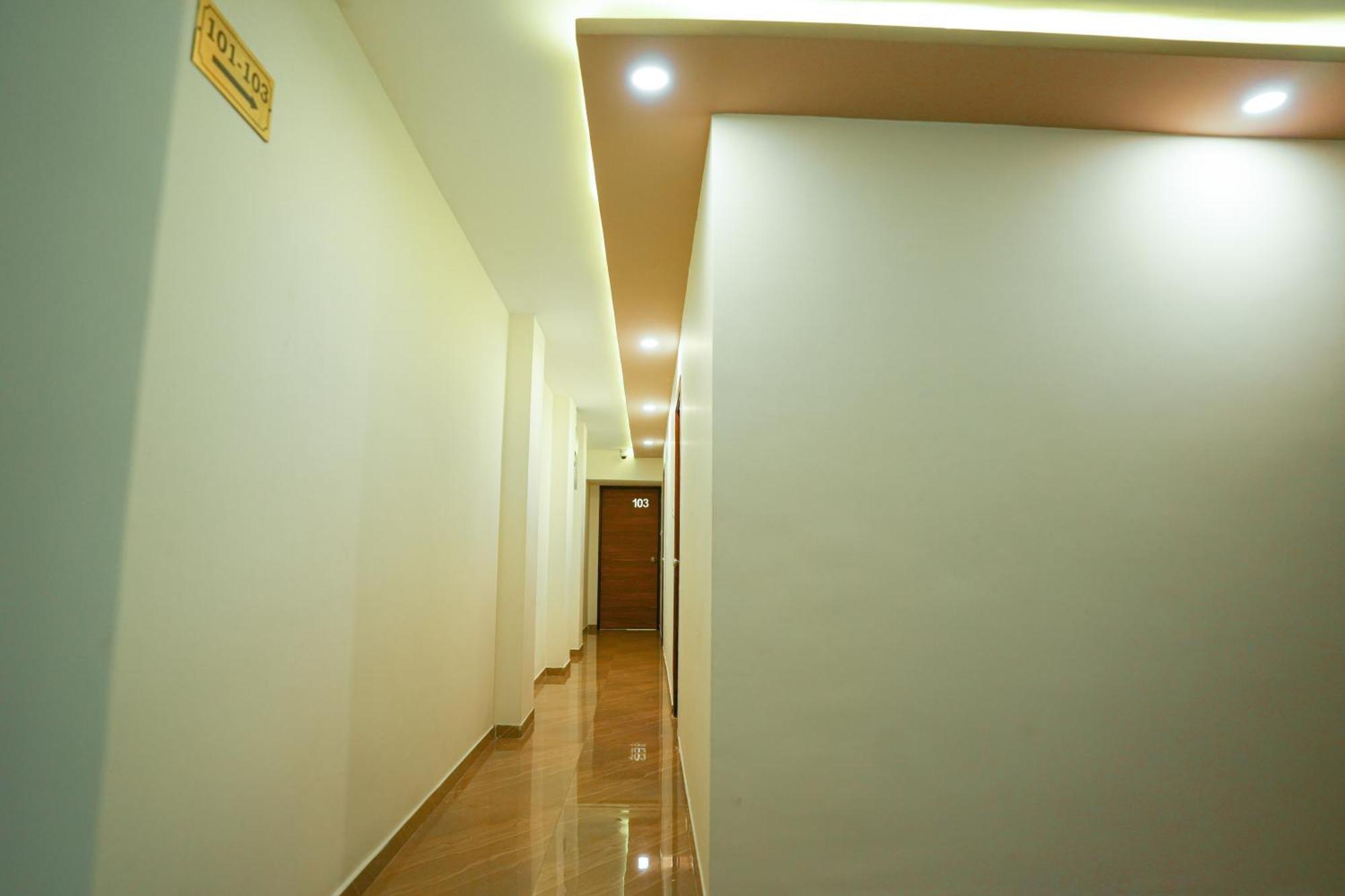 פונדיצ'רי Saara Inn מראה חיצוני תמונה